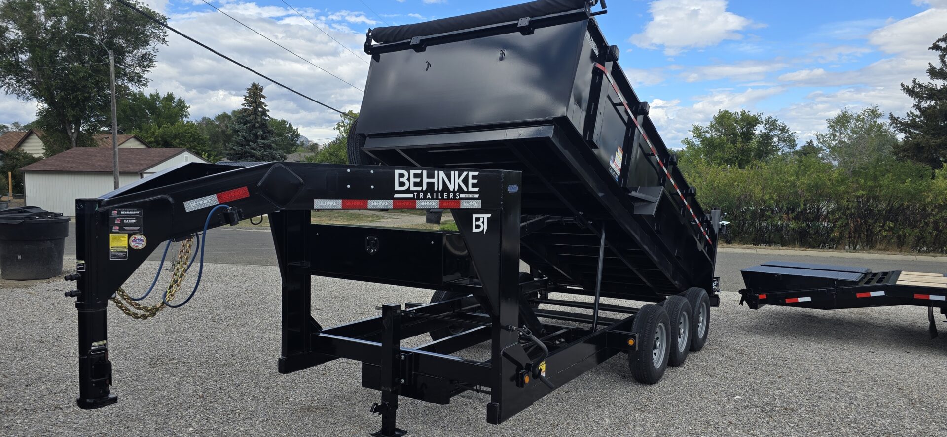 83x16 Triple Axle Gooseneck Dump – 21K GVW – Black
