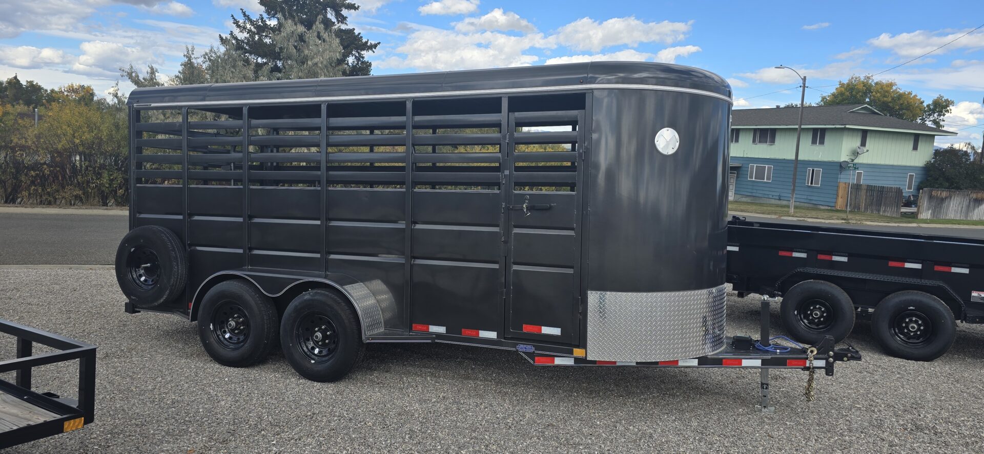 2024 Delco 18' Horse/Stock Trailer – Enclosed Stock – Silver