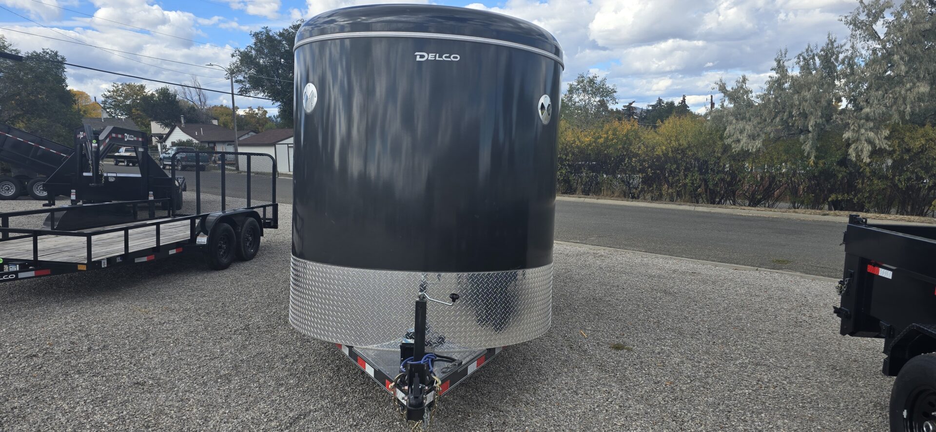 2024 Delco 18' Horse/Stock Trailer – Enclosed Stock – Silver - Image 2