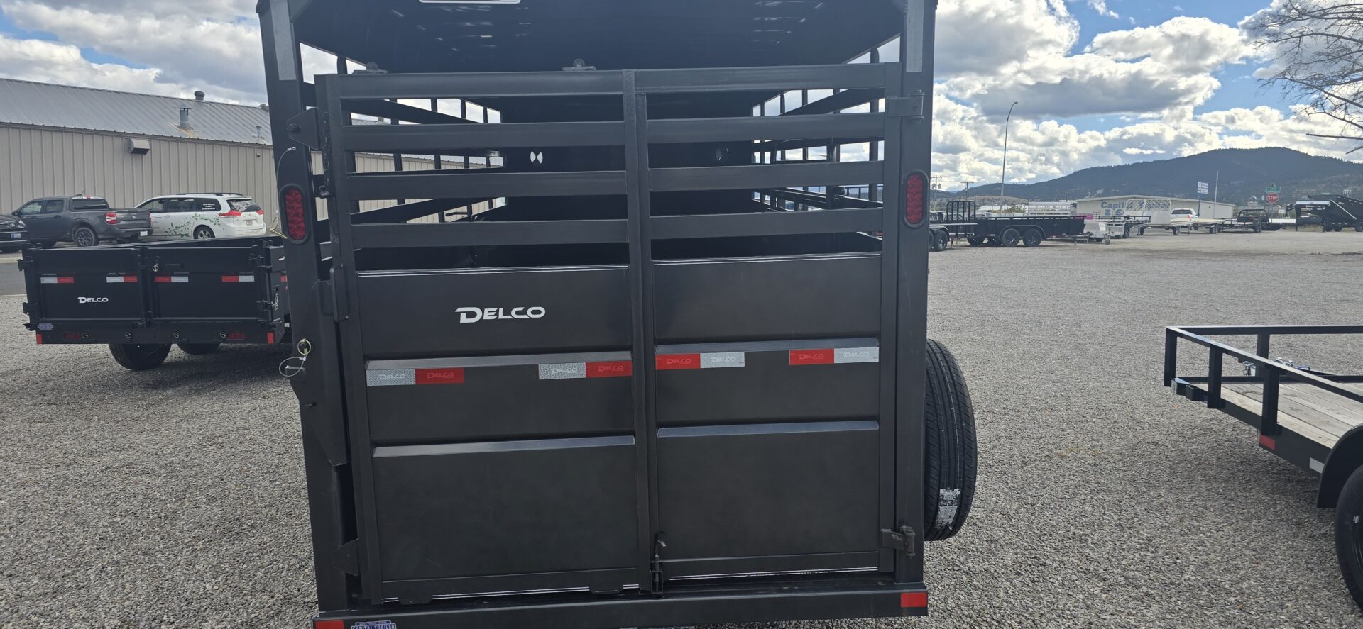 2024 Delco 18' Horse/Stock Trailer – Enclosed Stock – Silver - Image 4