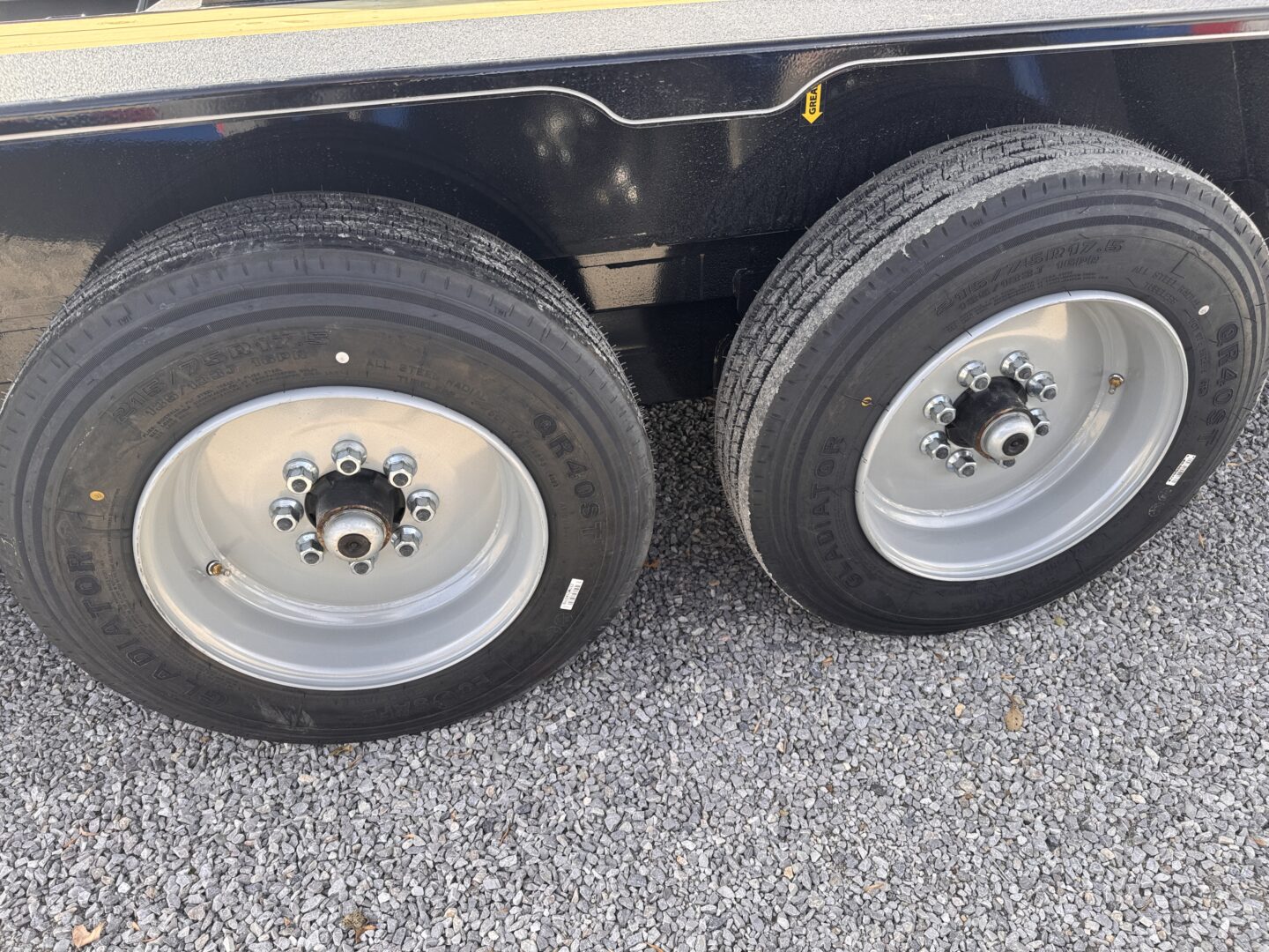 83x22 16K Bumper Pull Tilt – Black - Image 3