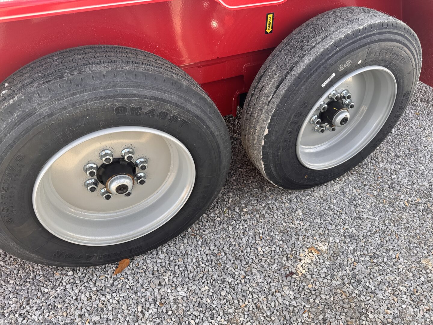 83x22 16K Bumper Pull Tilt – Red - Image 4