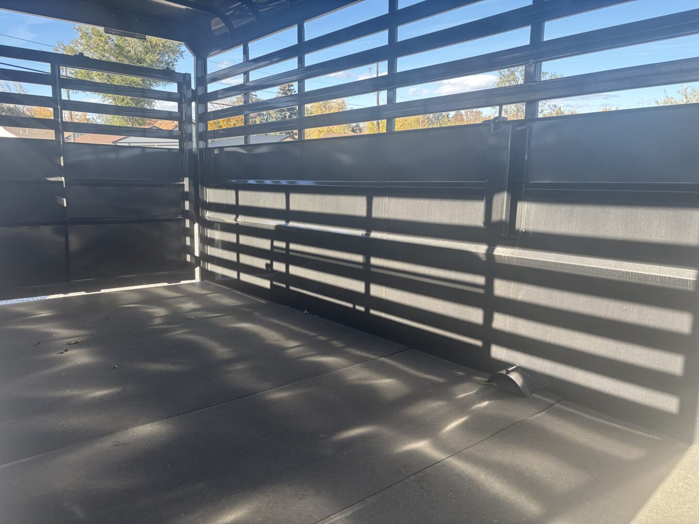 2024 Delco 18' Horse/Stock Trailer – Enclosed Stock – Silver - Image 5