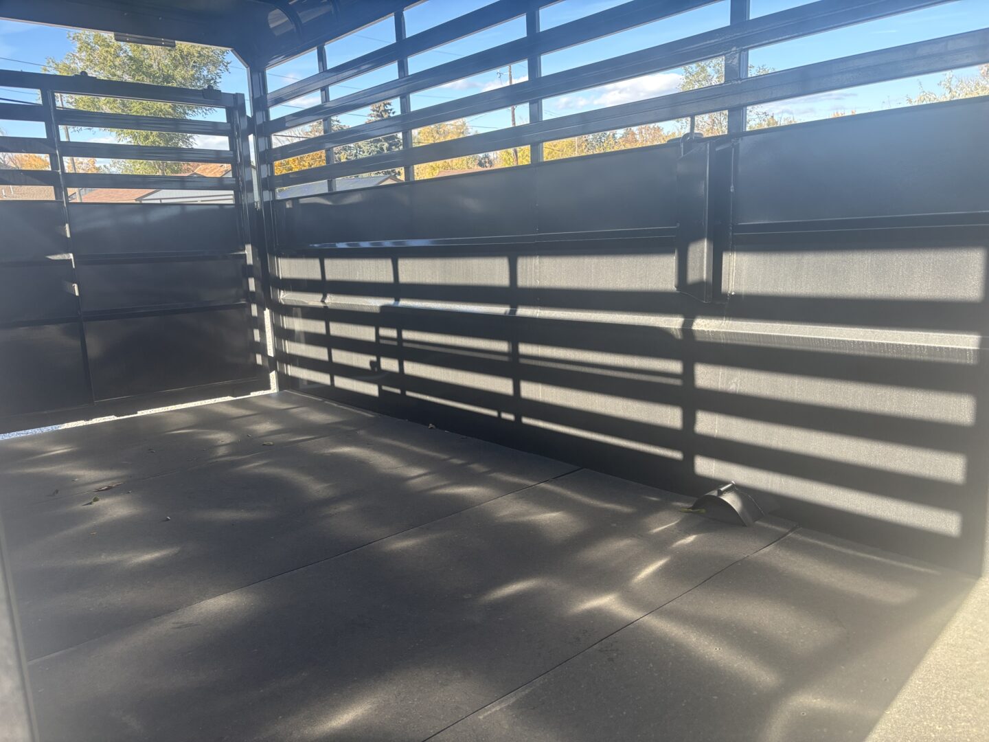 2024 Delco 18' Horse/Stock Trailer – Enclosed Stock – Silver - Image 6