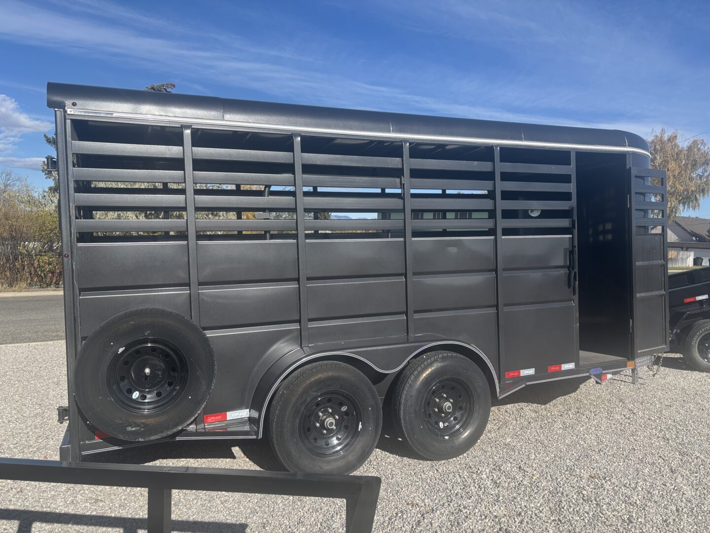 2024 Delco 18' Horse/Stock Trailer – Enclosed Stock – Silver - Image 7