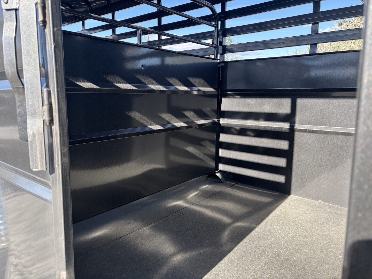 2024 Delco 18' Horse/Stock Trailer – Enclosed Stock – Silver - Image 13